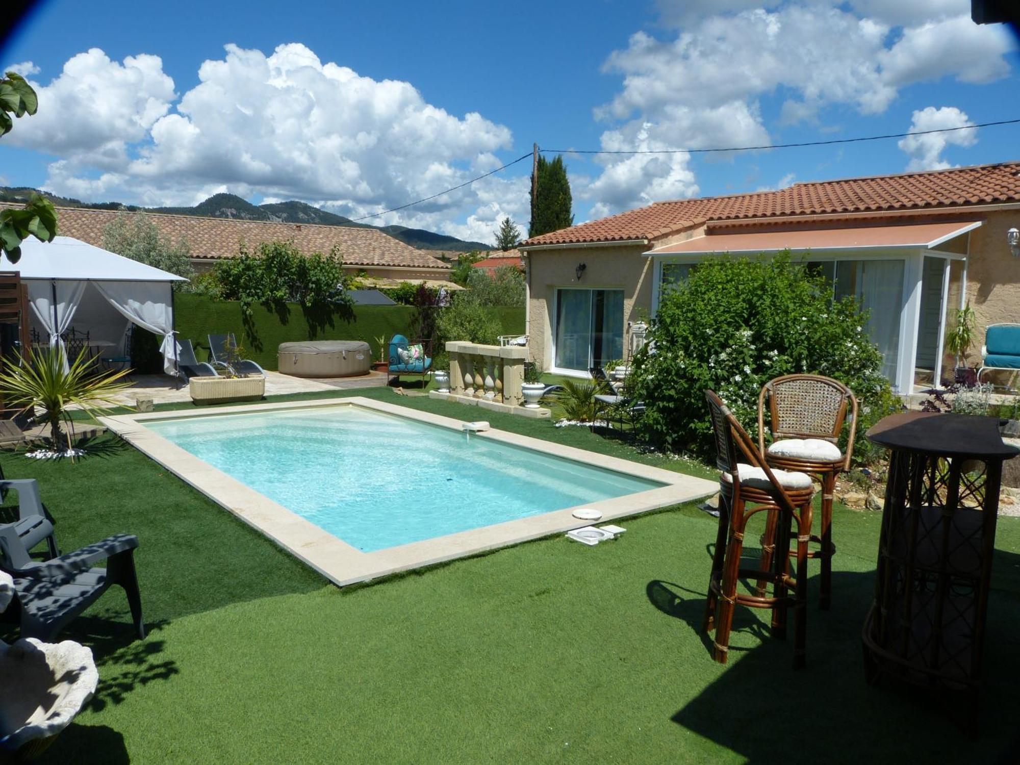 Eclats Du Sud Hebergements "Les Lavandes" Ou "Les Romarins" Meubles De Tourisme Classes 3 Etoiles Auriol 객실 사진